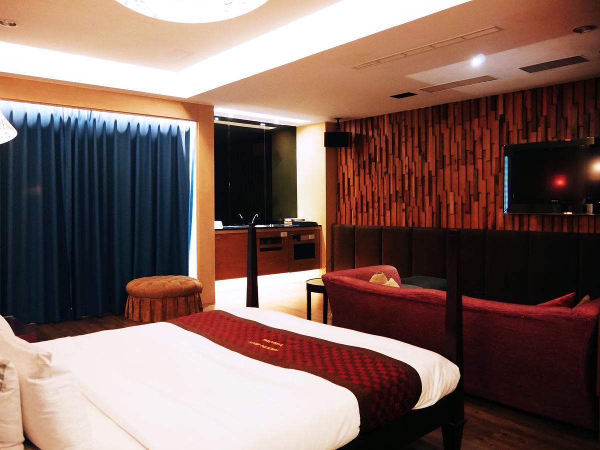 Moonshy Boutique Motel Taichung Exterior photo