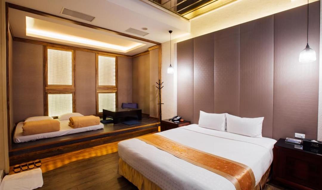 Moonshy Boutique Motel Taichung Exterior photo